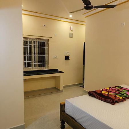 Liya Guest House Tiruvannāmalai Exteriér fotografie