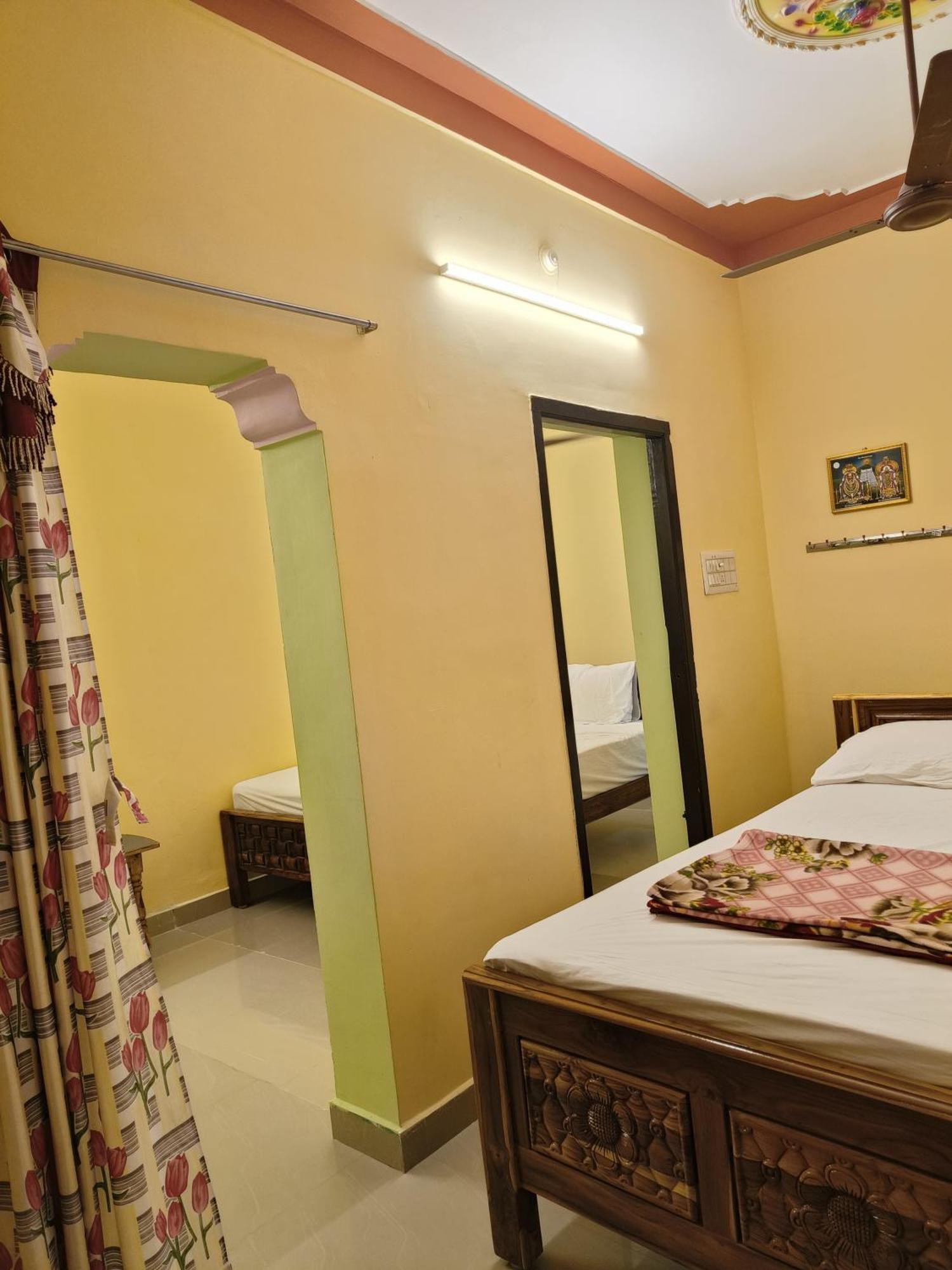 Liya Guest House Tiruvannāmalai Exteriér fotografie
