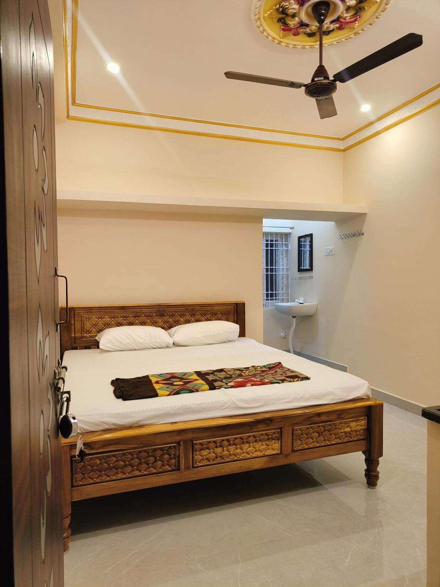 Liya Guest House Tiruvannāmalai Exteriér fotografie
